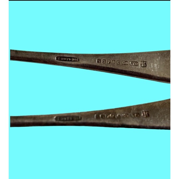 Children’s Antique Silverware Silver Plate 6 Pcs 4 Spoons 2 Butter Knives - Picture 6 of 8